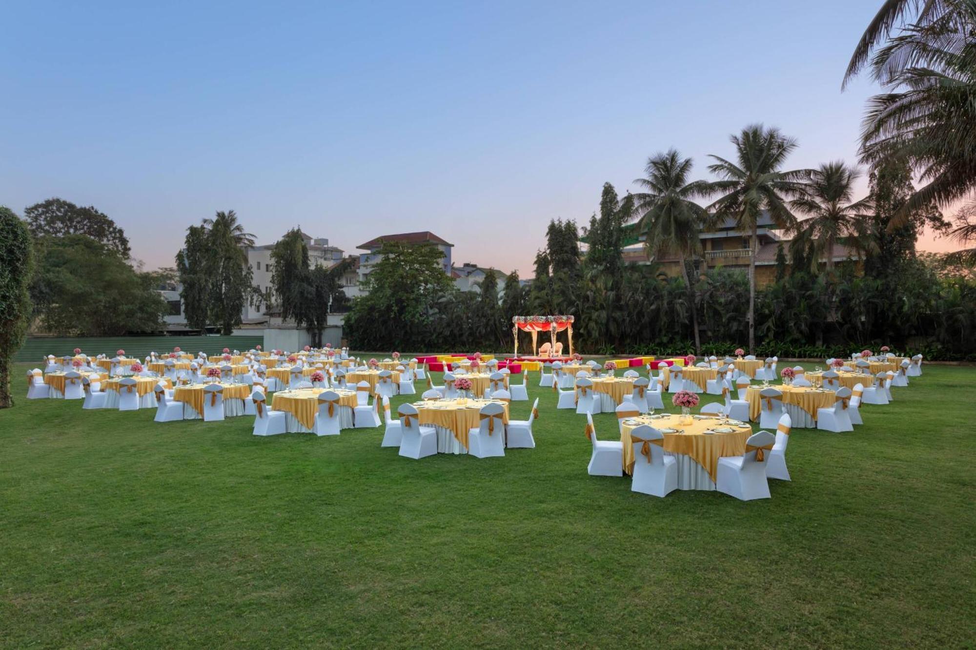 Surat Marriott Hotel Extérieur photo