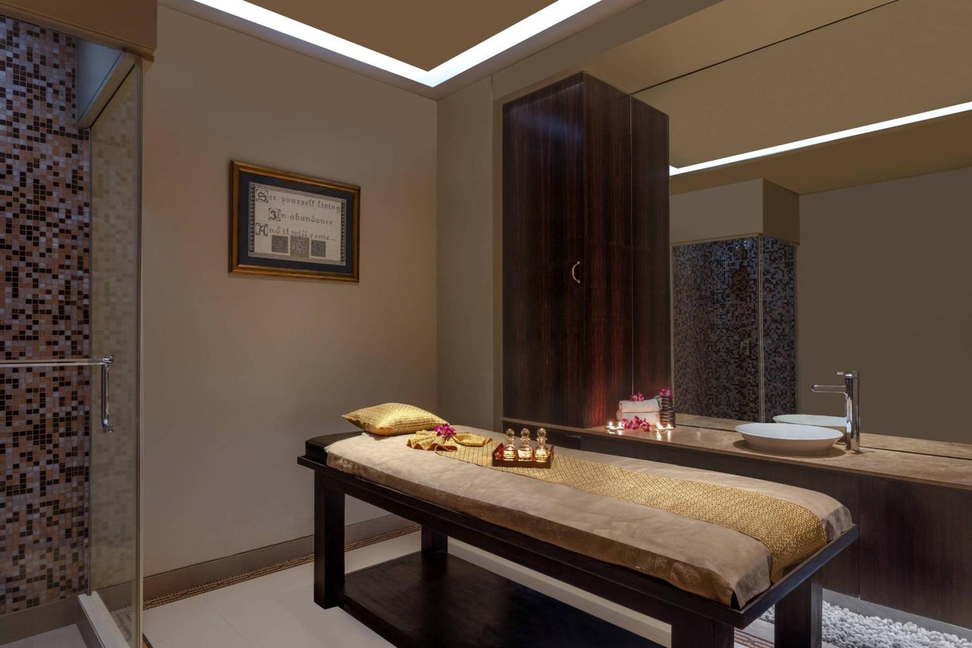 Surat Marriott Hotel Extérieur photo