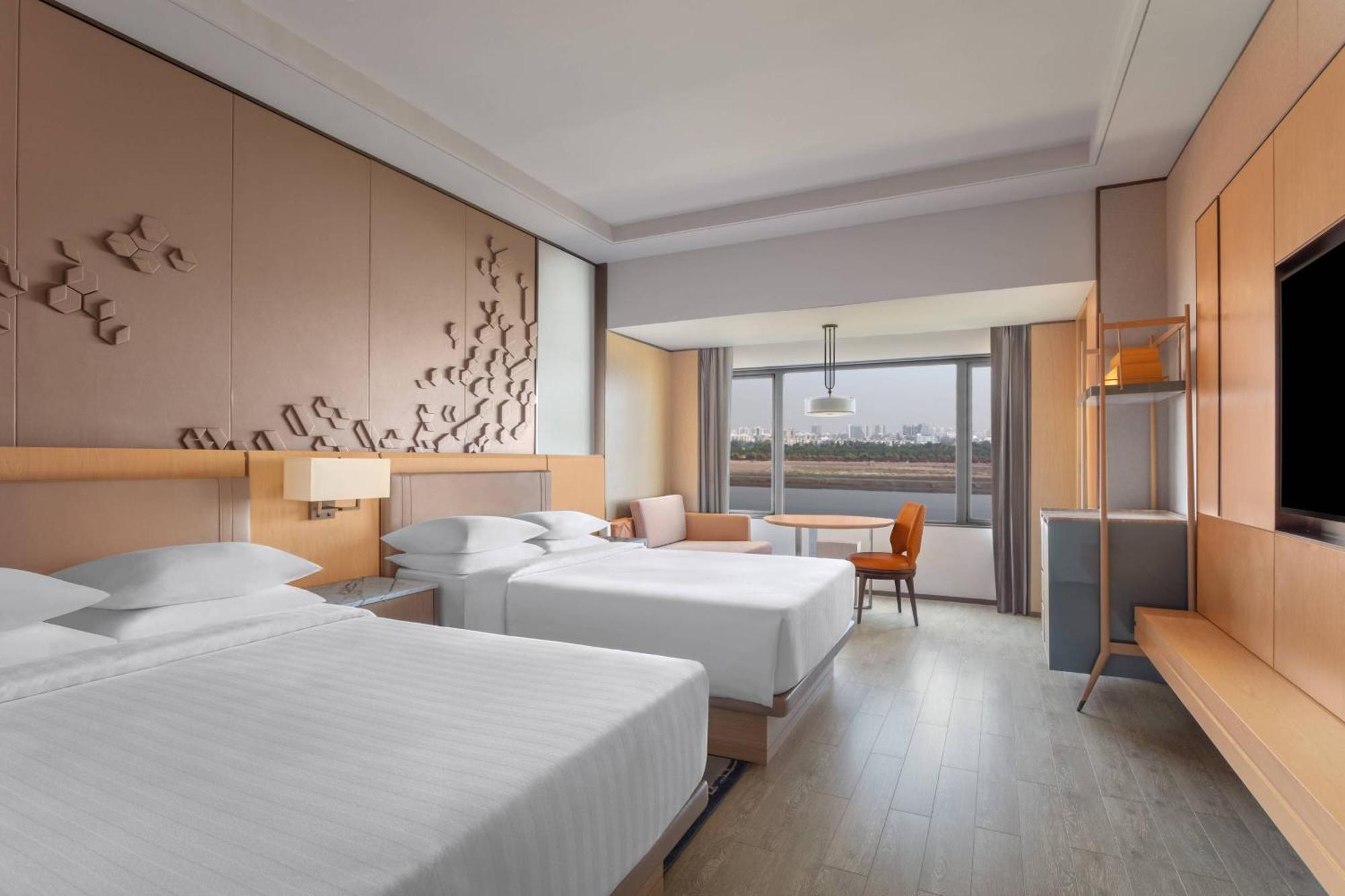 Surat Marriott Hotel Extérieur photo