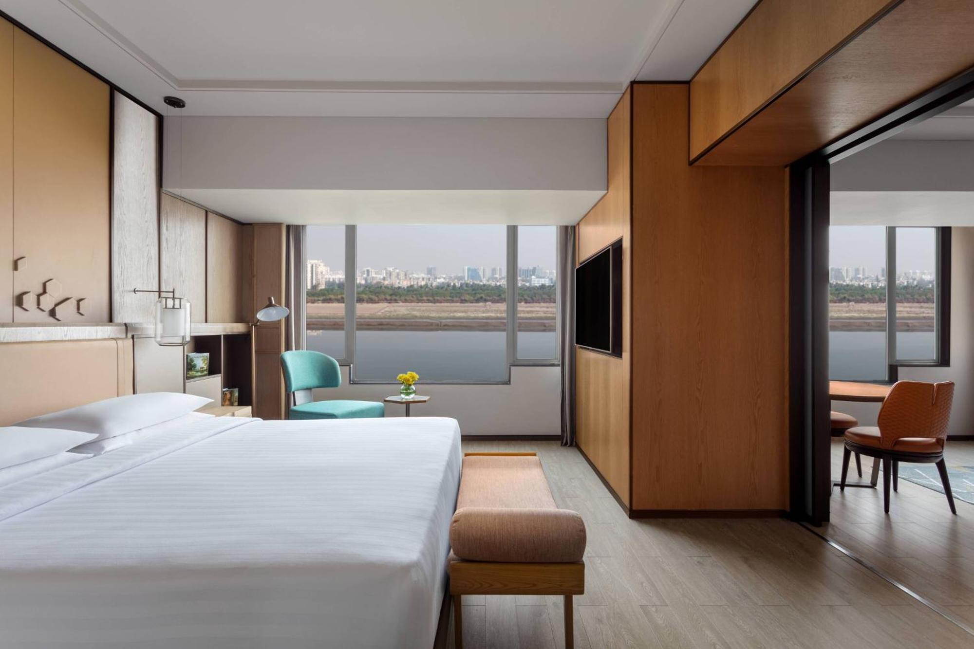 Surat Marriott Hotel Extérieur photo