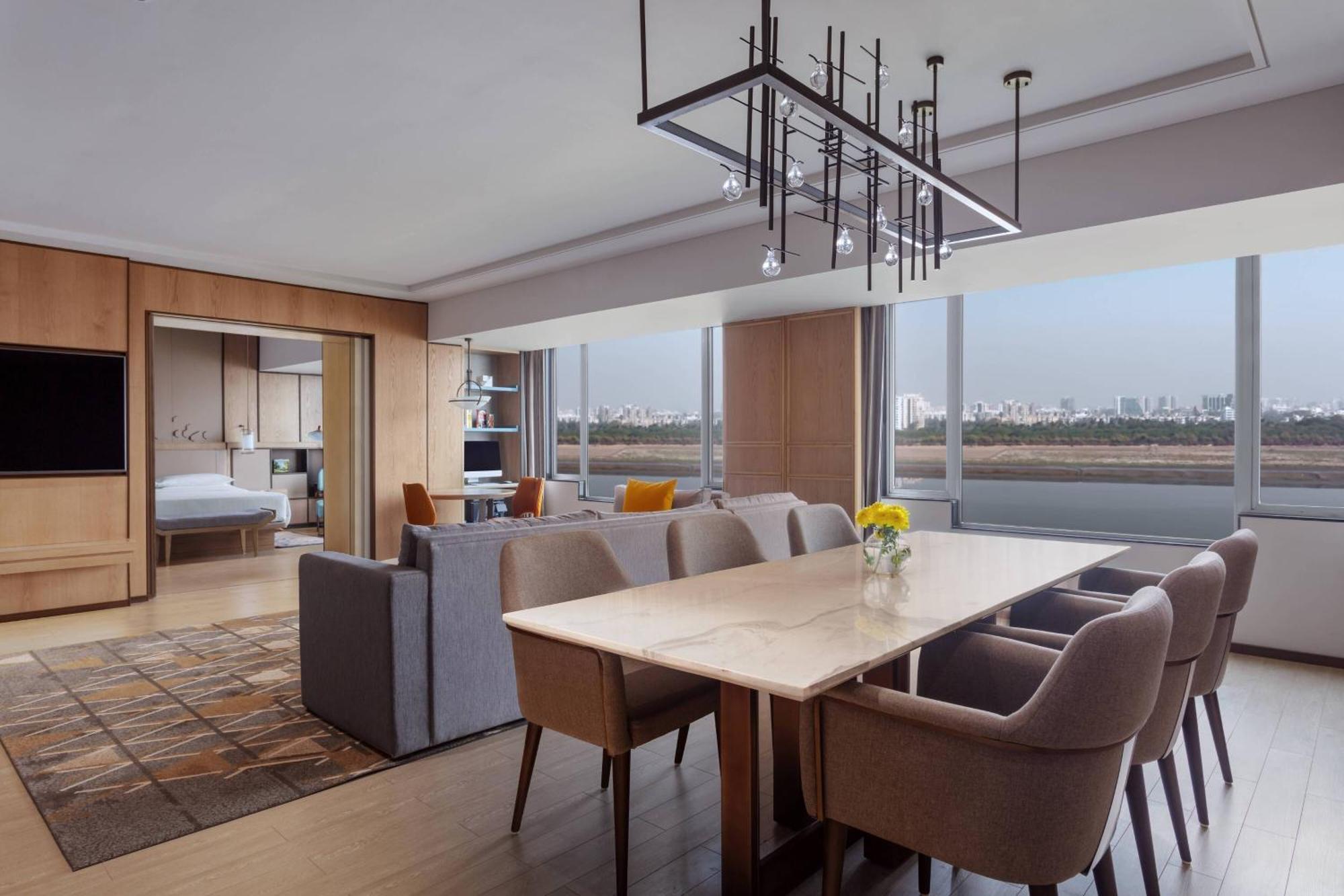 Surat Marriott Hotel Extérieur photo