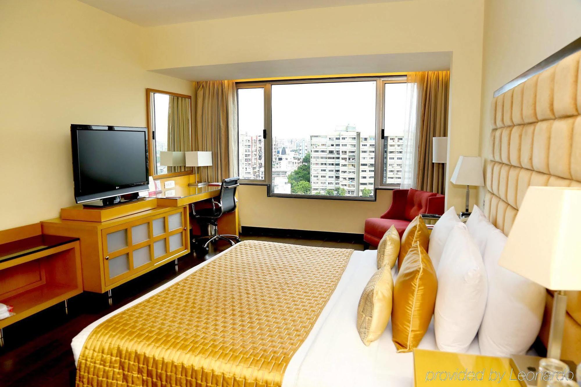 Surat Marriott Hotel Extérieur photo