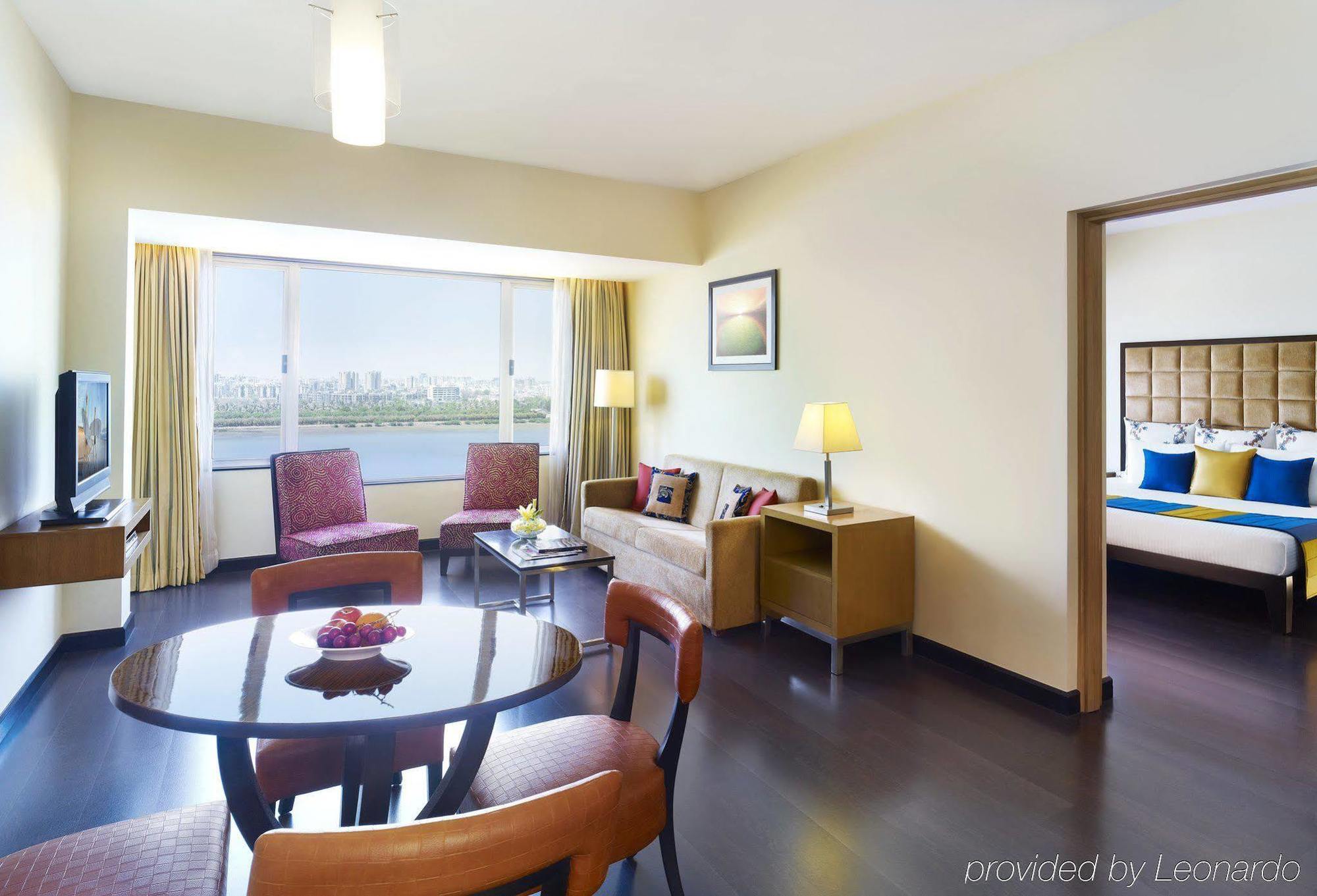 Surat Marriott Hotel Extérieur photo