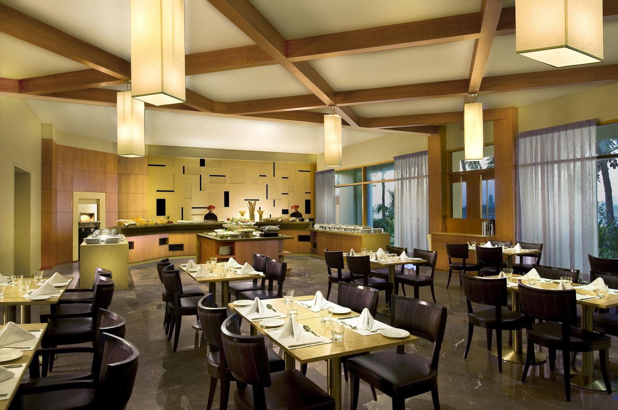 Surat Marriott Hotel Restaurant photo